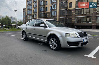 Лифтбек Skoda Superb 2004 в 