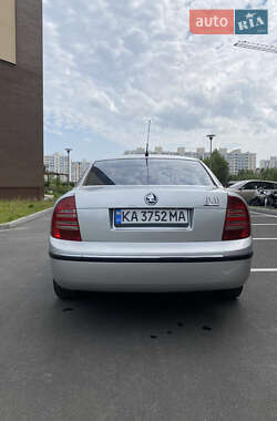 Лифтбек Skoda Superb 2004 в 