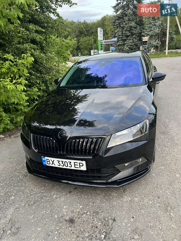 Ліфтбек Skoda Superb 2015 в Городку