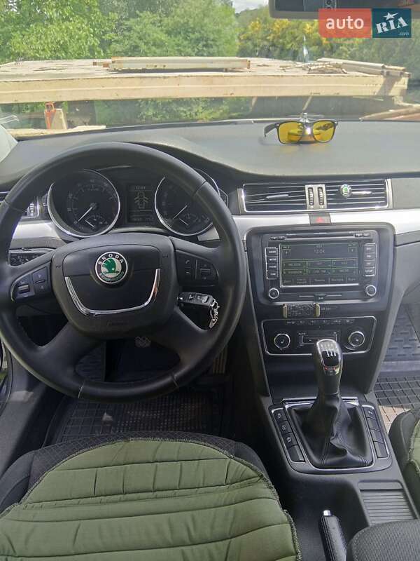 Лифтбек Skoda Superb 2011 в Каменке-Бугской