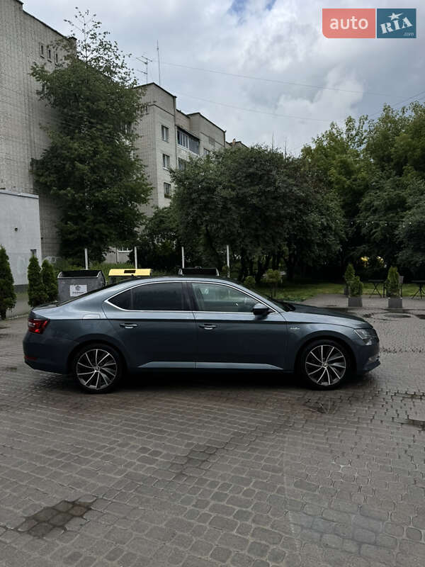 Лифтбек Skoda Superb 2016 в Львове