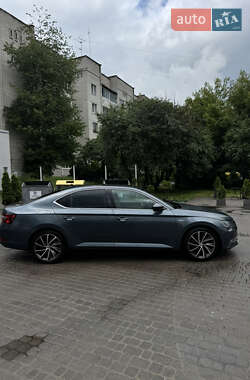 Лифтбек Skoda Superb 2016 в 