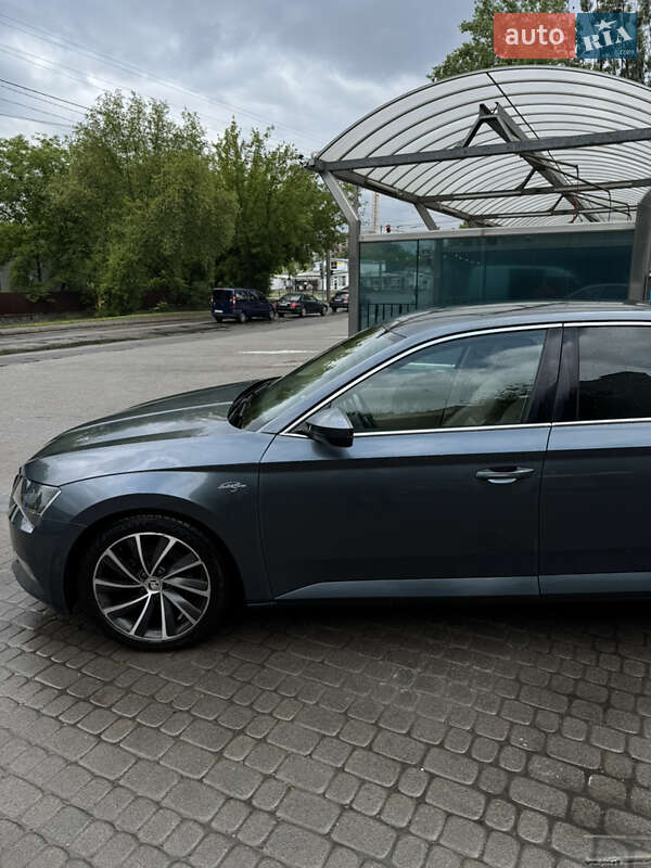 Лифтбек Skoda Superb 2016 в Львове