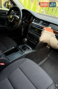 Лифтбек Skoda Superb 2011 в 