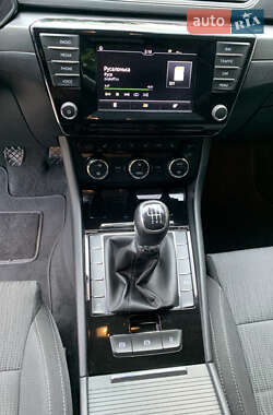 Лифтбек Skoda Superb 2016 в 