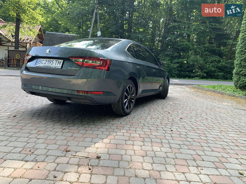 Лифтбек Skoda Superb 2016 в Дрогобыче