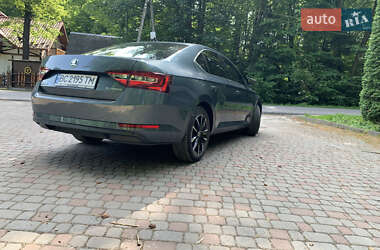 Лифтбек Skoda Superb 2016 в 