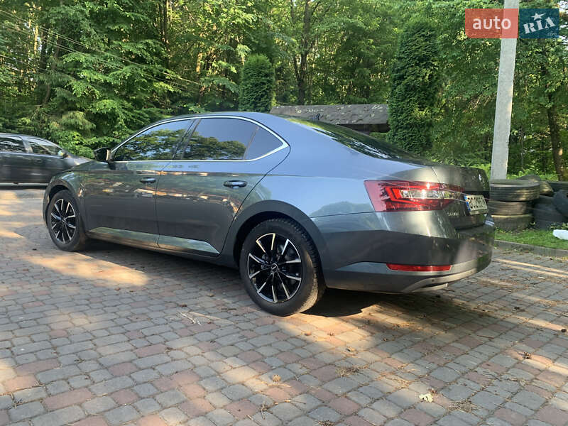 Лифтбек Skoda Superb 2016 в Дрогобыче