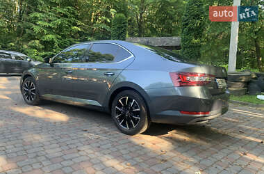Лифтбек Skoda Superb 2016 в 