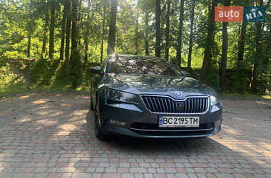 Лифтбек Skoda Superb 2016 в 