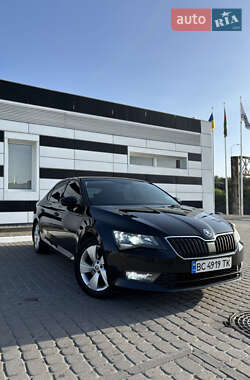 Лифтбек Skoda Superb 2016 в 