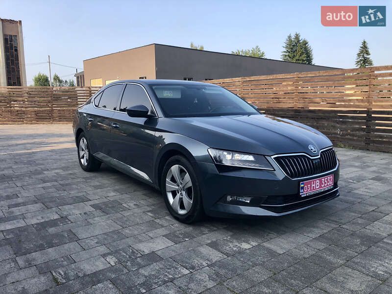 Лифтбек Skoda Superb 2017 в 