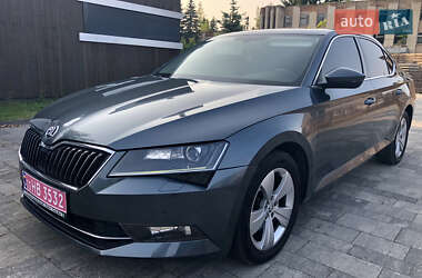 Лифтбек Skoda Superb 2017 в 