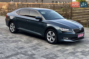 Лифтбек Skoda Superb 2017 в 