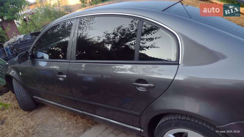 Лифтбек Skoda Superb 2004 в Виноградове