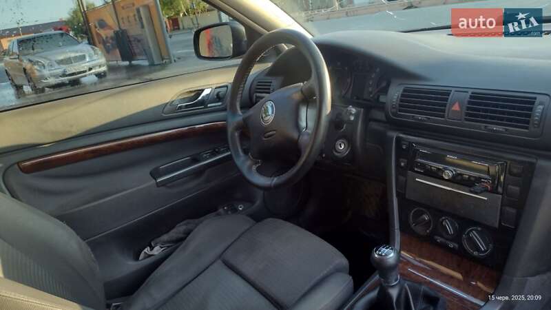 Лифтбек Skoda Superb 2004 в Виноградове