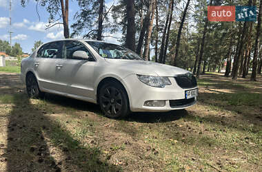 Лифтбек Skoda Superb 2011 в 