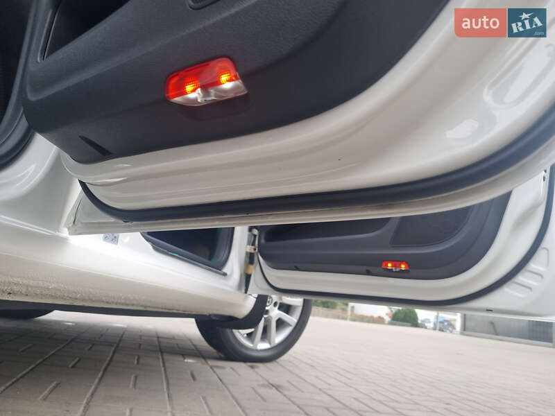 Лифтбек Skoda Superb 2012 в Днепре