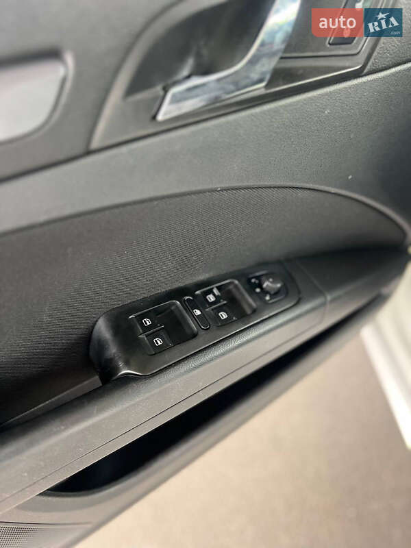 Універсал Skoda Superb 2011 в Запоріжжі
