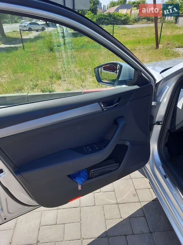 Универсал Skoda Superb 2019 в Ужгороде