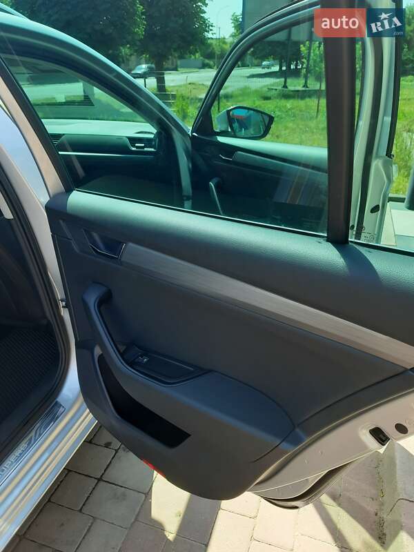 Универсал Skoda Superb 2019 в Ужгороде