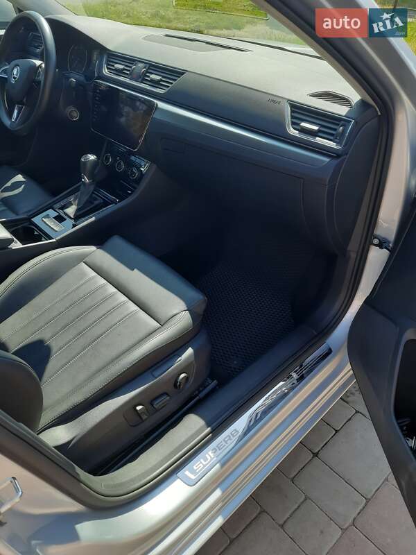 Универсал Skoda Superb 2019 в Ужгороде