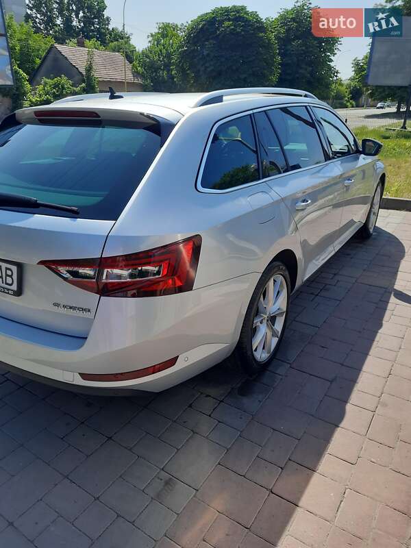 Универсал Skoda Superb 2019 в Ужгороде
