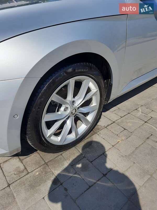 Универсал Skoda Superb 2019 в Ужгороде