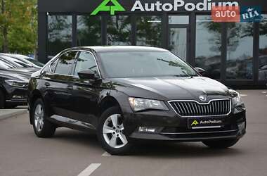 Лифтбек Skoda Superb 2015 в Киеве