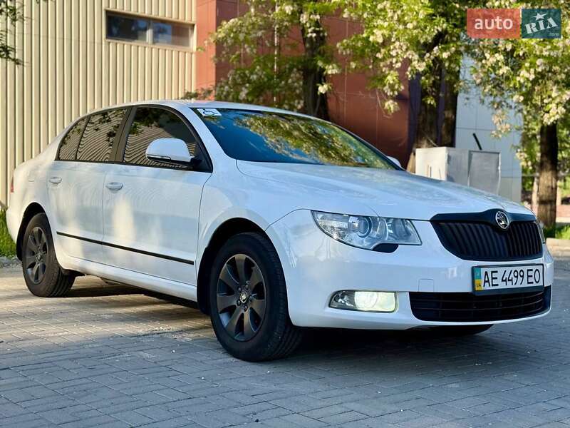 Лифтбек Skoda Superb 2013 в Днепре