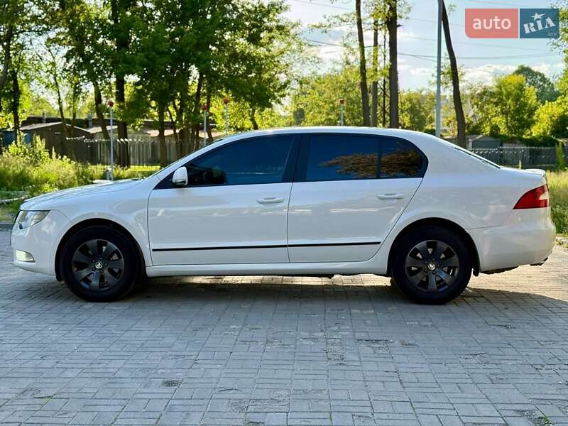 Лифтбек Skoda Superb 2013 в Днепре