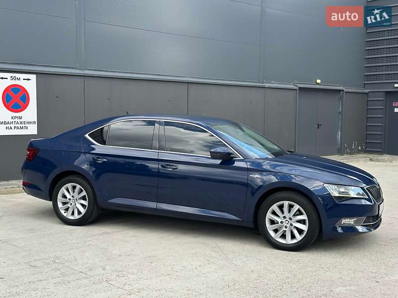 Лифтбек Skoda Superb 2016 в Киеве