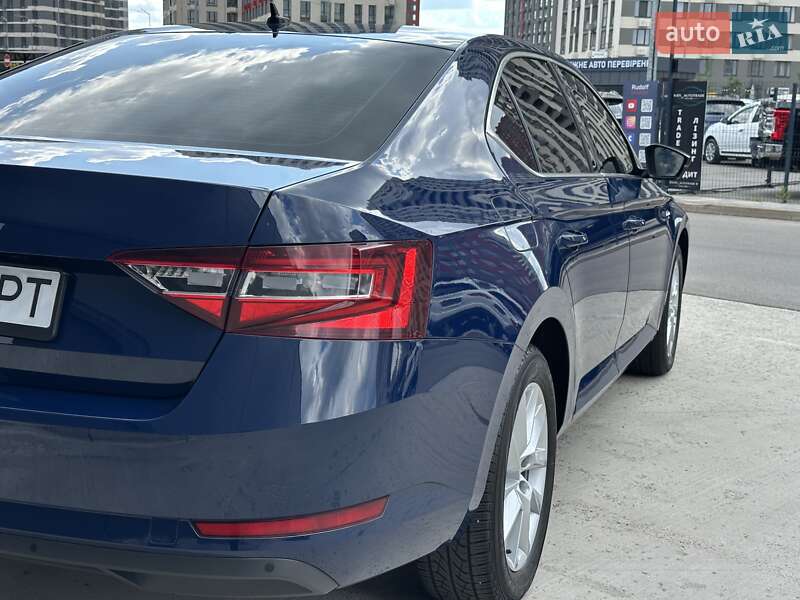 Лифтбек Skoda Superb 2016 в Киеве