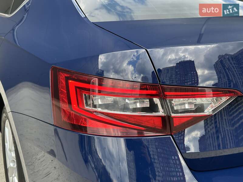Лифтбек Skoda Superb 2016 в Киеве