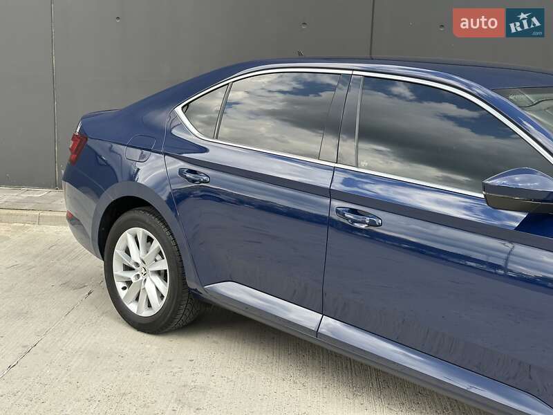 Лифтбек Skoda Superb 2016 в Киеве