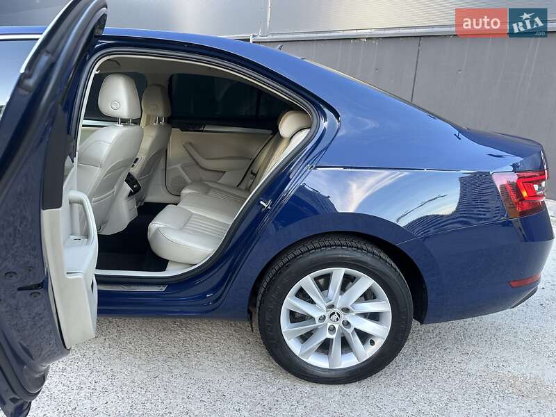 Лифтбек Skoda Superb 2016 в Киеве