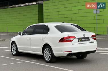 Лифтбек Skoda Superb 2013 в 