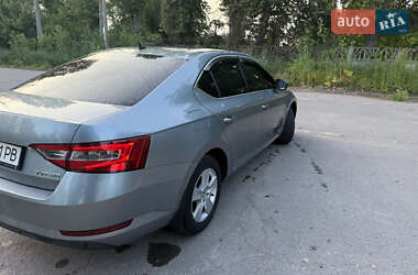 Лифтбек Skoda Superb 2015 в 