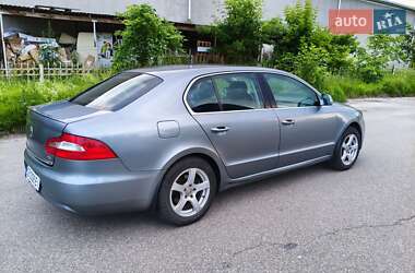 Лифтбек Skoda Superb 2012 в 