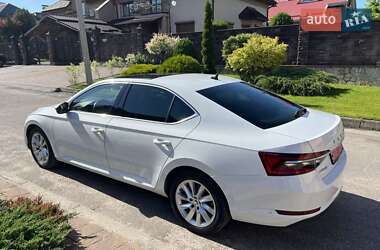 Ліфтбек Skoda Superb 2022 в Рівному