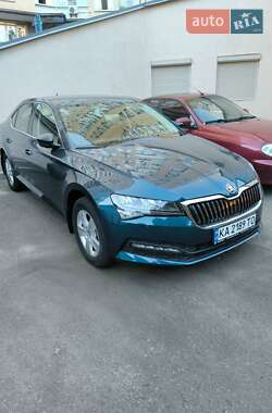 Лифтбек Skoda Superb 2023 в Киеве
