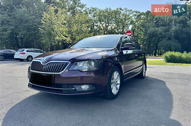 Лифтбек Skoda Superb 2014 в 