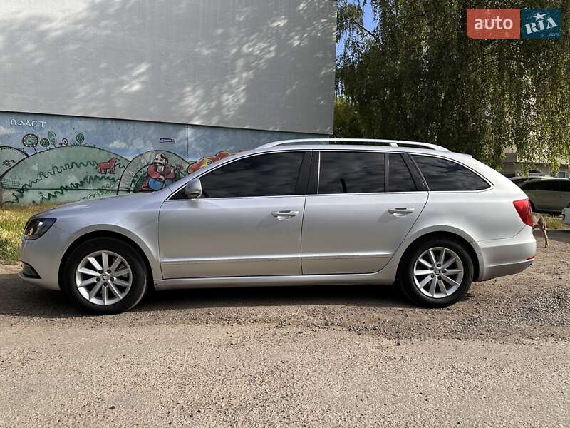 Универсал Skoda Superb 2013 в Черновцах