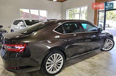 Лифтбек Skoda Superb 2016 в 
