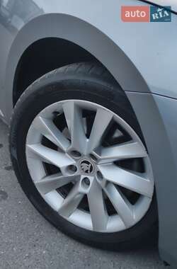 Лифтбек Skoda Superb 2015 в 