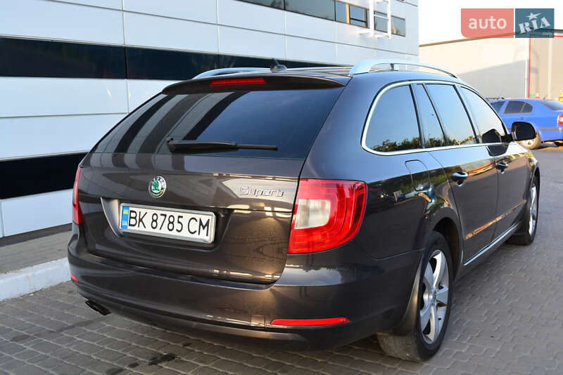 Универсал Skoda Superb 2010 в Ровно