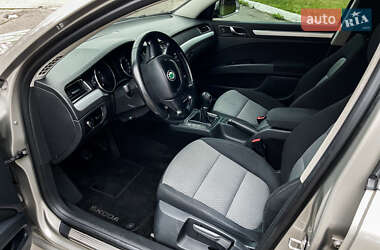 Лифтбек Skoda Superb 2012 в 