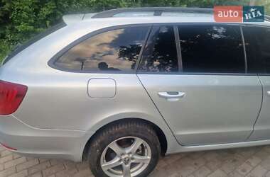 Універсал Skoda Superb 2011 в 