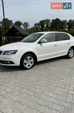 Лифтбек Skoda Superb 2014 в 