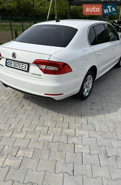 Лифтбек Skoda Superb 2014 в 